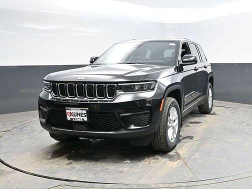 Diamond Black Crystal Pearlcoat 2026 Jeep Grand Cherokee Altitude