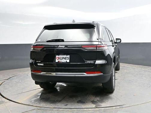 Diamond Black Crystal Pearlcoat 2026 Jeep Grand Cherokee Altitude