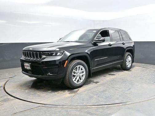 Diamond Black Crystal Pearlcoat 2026 Jeep Grand Cherokee Altitude