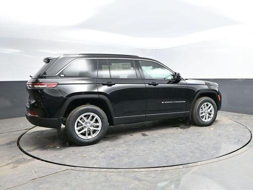 Diamond Black Crystal Pearlcoat 2026 Jeep Grand Cherokee Altitude
