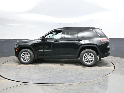 Diamond Black Crystal Pearlcoat 2026 Jeep Grand Cherokee Altitude