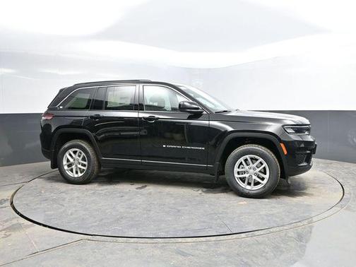 Diamond Black Crystal Pearlcoat 2026 Jeep Grand Cherokee Altitude