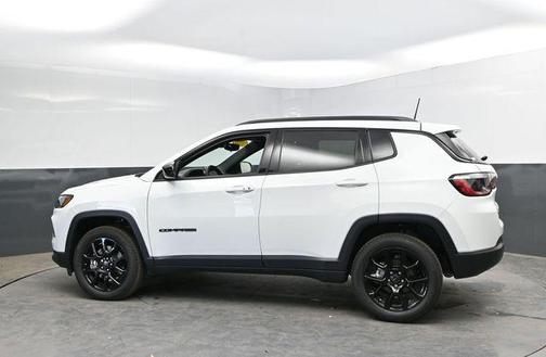 Bright White Clearcoat 2026 Jeep Compass Latitude