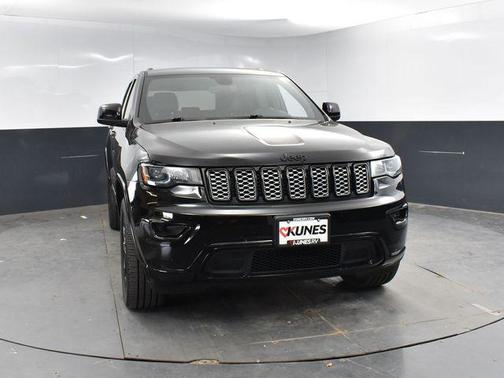 2022 Jeep Grand Cherokee Laredo