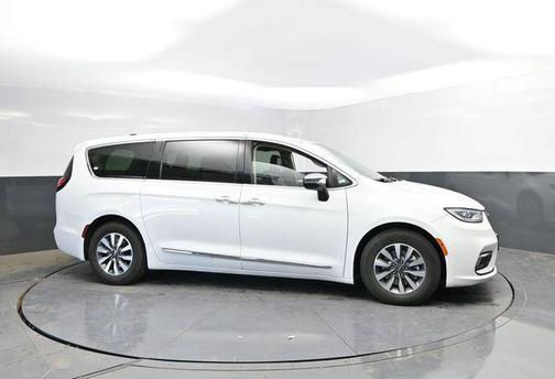 Bright White Clearcoat 2023 Chrysler Pacifica Hybrid Limited
