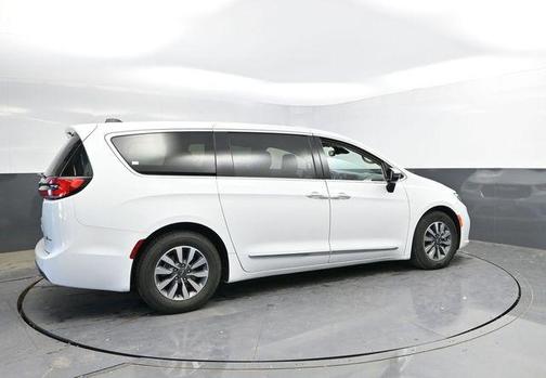 Bright White Clearcoat 2023 Chrysler Pacifica Hybrid Limited