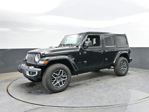 Black Clearcoat 2025 Jeep Wrangler 4-Door Sahara 4x4