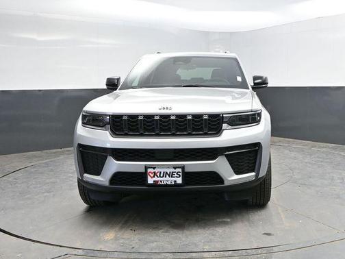 Silver Zynith 2026 Jeep Grand Cherokee Altitude