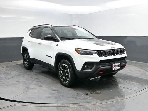 Bright White Clearcoat 2025 Jeep Compass Trailhawk