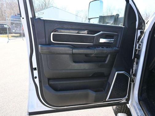 2019 RAM 3500 Laramie Crew Cab 4x4 8' Box