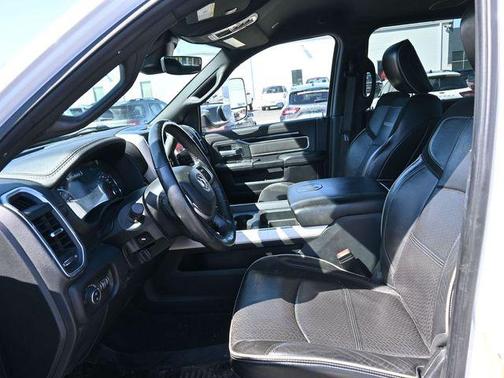 2019 RAM 3500 Laramie Crew Cab 4x4 8' Box