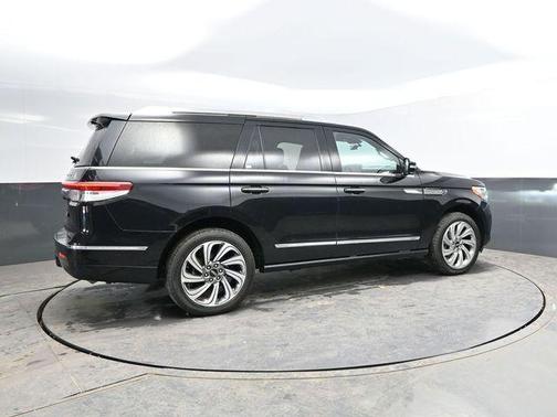Black Metallic 2024 Lincoln Navigator Reserve