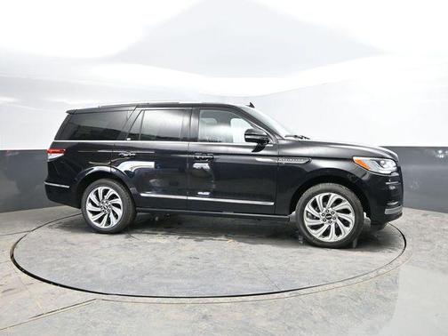 Black Metallic 2024 Lincoln Navigator Reserve