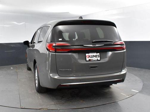 2025 Chrysler Pacifica L