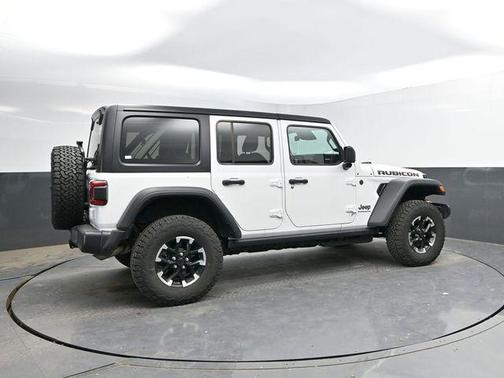 Bright White Clearcoat 2026 Jeep Wrangler Rubicon