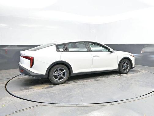 Snow White Pearl 2025 Kia K4 LXS