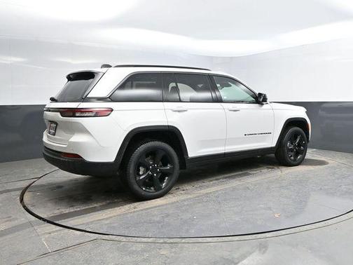 Bright White Clearcoat 2026 Jeep Grand Cherokee Limited