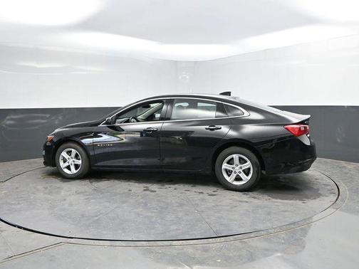 Mosaic Black Metallic 2024 Chevrolet Malibu FWD 1LT