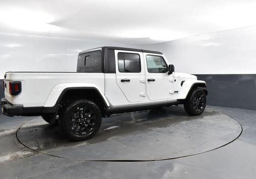 2025 Jeep Gladiator Nighthawk