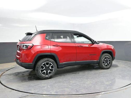 Red Hot Pearlcoat 2025 Jeep Compass Trailhawk