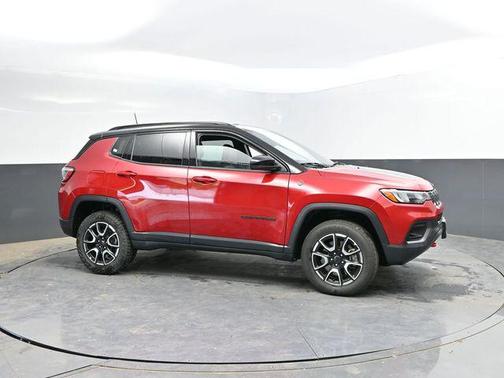 Red Hot Pearlcoat 2025 Jeep Compass Trailhawk