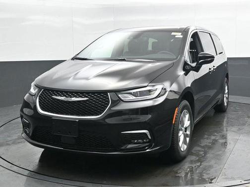 Diamond Black Crystal Pearlcoat 2026 Chrysler Pacifica L