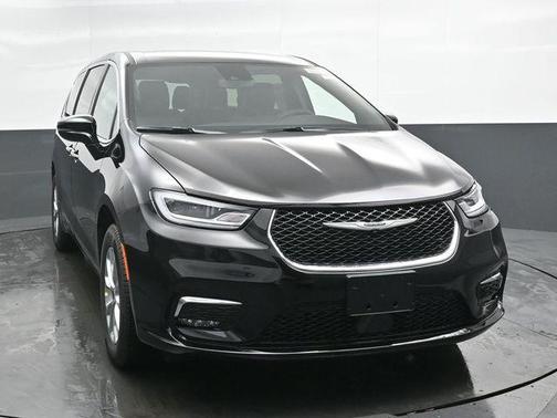 Diamond Black Crystal Pearlcoat 2026 Chrysler Pacifica L