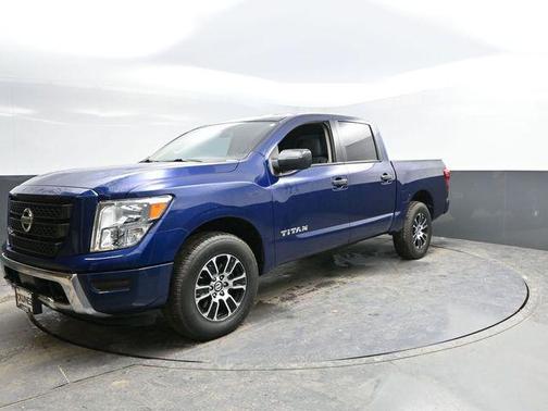 2022 Nissan Titan SV