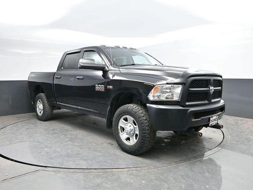 Brilliant Black Crystal Pearlcoat 2018 RAM 3500 Tradesman Crew Cab 4x4 6'4' Box