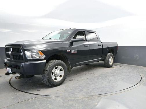 Brilliant Black Crystal Pearlcoat 2018 RAM 3500 Tradesman Crew Cab 4x4 6'4' Box