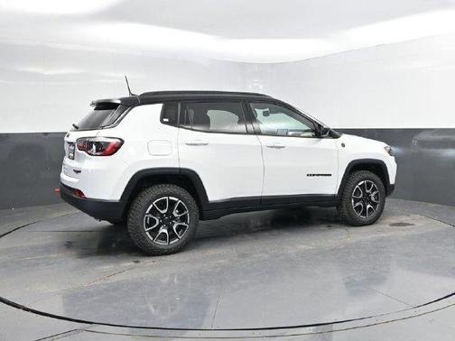 Bright White Clearcoat 2026 Jeep Compass Trailhawk