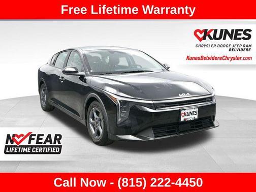 Aurora Black Pearl 2025 Kia K4 LXS
