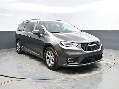 Granite Crystal Metallic Clearcoat 2023 Chrysler Pacifica Limited