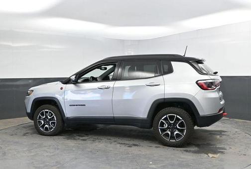 Silver Zynith Metallic Clearcoat 2025 Jeep Compass Trailhawk