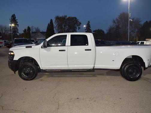 2026 RAM 3500 Tradesman Crew Cab 4x4 8' Box