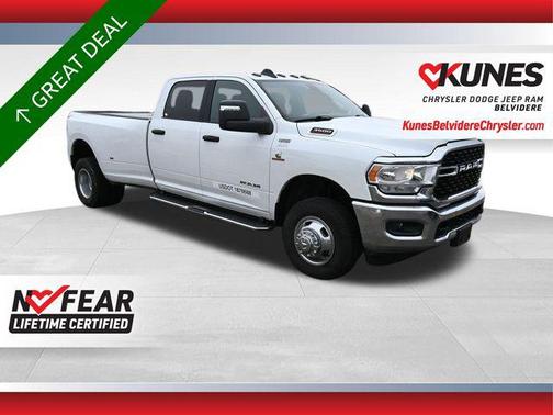 Bright White Clearcoat 2024 RAM 3500 Big Horn Crew Cab 4x4 8' Box
