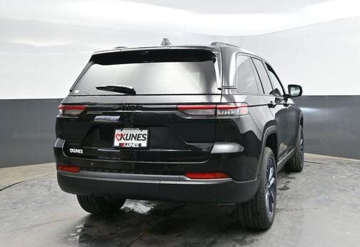 Diamond Black Crystal Pearlcoat 2026 Jeep Grand Cherokee 85th Anniversary Edition
