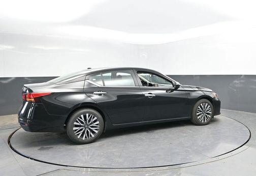 Super Black Clearcoat 2025 Nissan Altima 2.5 SV