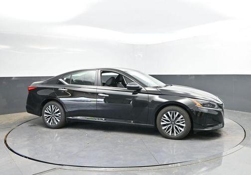 Super Black Clearcoat 2025 Nissan Altima 2.5 SV