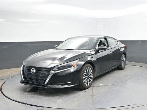 Super Black Clearcoat 2025 Nissan Altima 2.5 SV