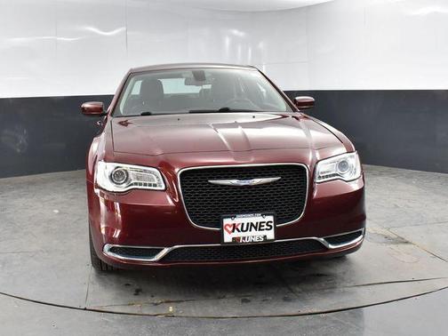 2018 Chrysler 300 Touring