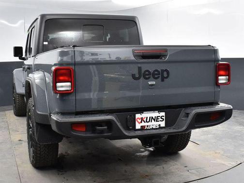2025 Jeep Gladiator Nighthawk