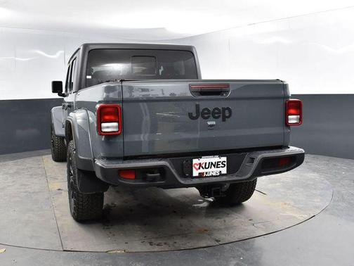 2025 Jeep Gladiator Nighthawk