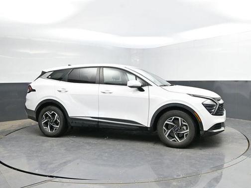 Glacial White Pearl 2025 Kia Sportage LX