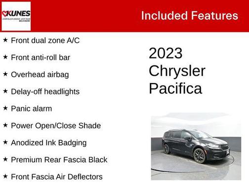 Brilliant Black Crystal Pearlcoat 2023 Chrysler Pacifica Touring L