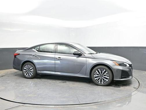 Gun Metallic 2024 Nissan Altima 2.5 SV