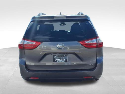 2018 Toyota Sienna XLE
