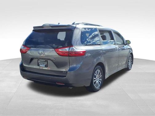 2018 Toyota Sienna XLE