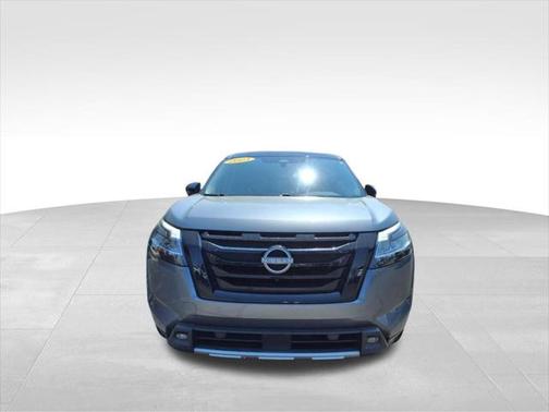 2023 Nissan Pathfinder SL 4WD
