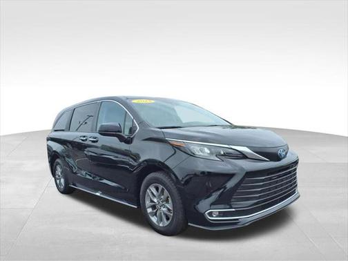 2024 Toyota Sienna XLE